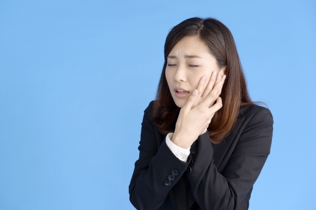 「酸蝕歯（さんしょくし）」なると・・・